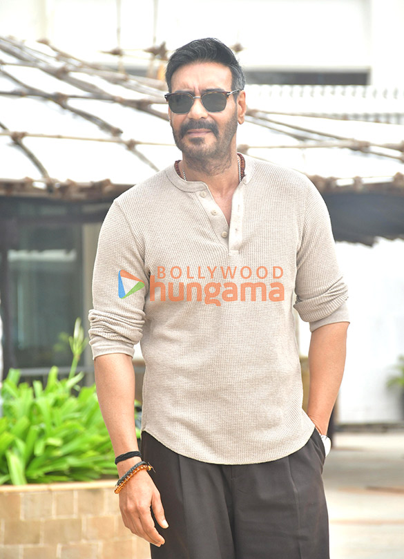 photos ajay devgn and mrunal thakur snapped promoting son of sardaar 2 6