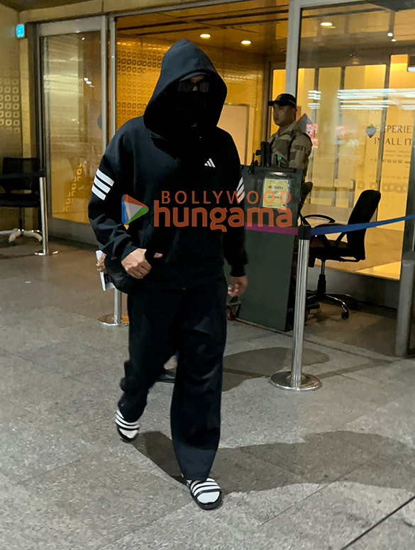 photos akshay kumar rakul preet singh and ranveer singh snapped at the airport 6