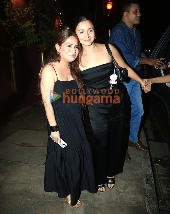 Photos: Alia Bhatt and Divine snapped in Bandra Photos: Alia Bhatt and Divine snapped in Bandra