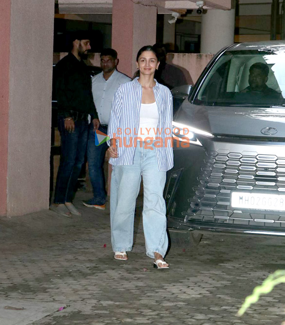 photos alia bhatt snapped at sanjay leela bhansalis house in juhu 1
