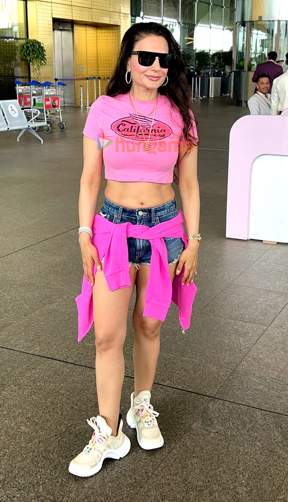 photos ameesha patel manoj bajpayee and shamita shetty snapped at the airport 4
