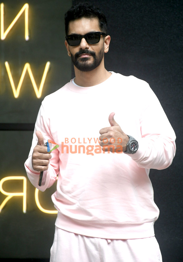Photos: Angad Bedi snapped at Excel Entertainment’s office in Bandra Photos: Angad Bedi snapped at Excel Entertainment’s office in Bandra