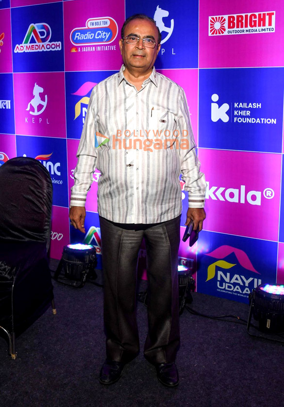 photos anup jalota gayatri asokan devangana chauhan and others snapped at kailash khers birthday celebration at 9th edition of nayii udaan 8