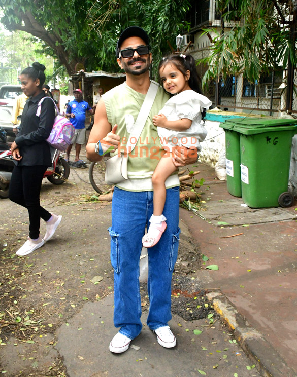 photos aparshakti khurana snapped in juhu 1