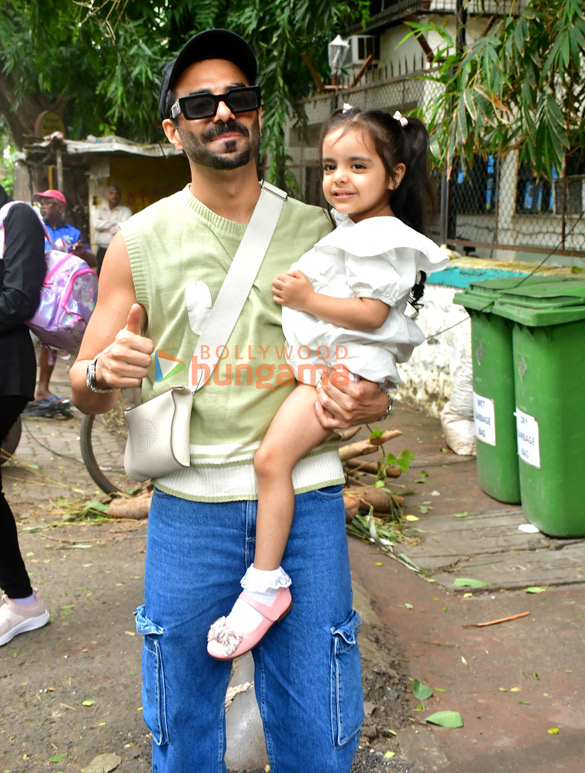 photos aparshakti khurana snapped in juhu 2