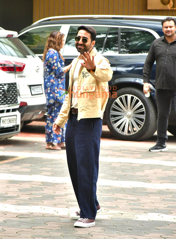 photos ayushmann khurrana snapped in andheri 1 2