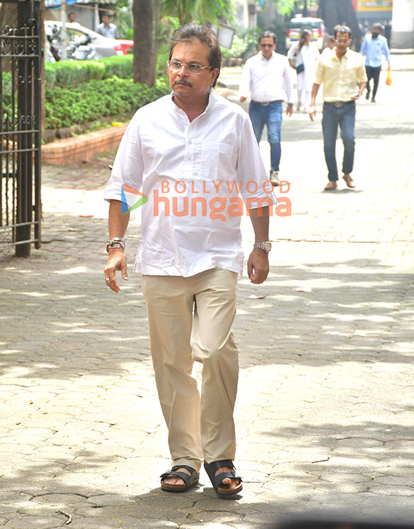 Photos: Celebs snapped at the funeral of the late Dheeraj Kumar Photos: Celebs snapped at the funeral of the late Dheeraj Kumar