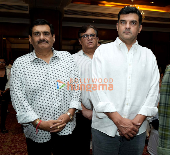 photos deepak parashar jackie shroff poonam dhillon hema malini and others pay tribute to dheeraj kumar 5