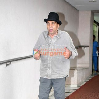 Photos: Dharmendra snapped in Bandra