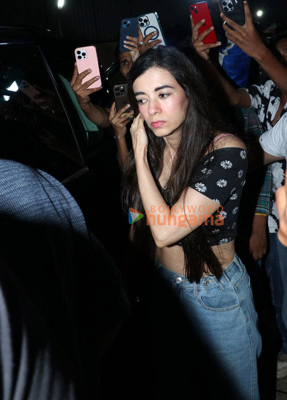 photos hrithik roshan spotted with saba azad at juhu pvr 2 2