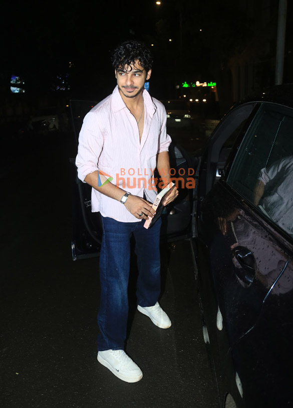 photos ishaan khatter snapped in bandra 2 4