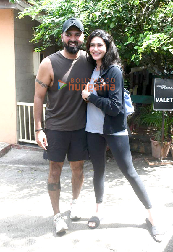 photos karishma tanna and varun bangera snapped outside a gym in bandra 3