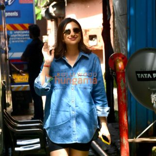 Photos: Parineeti Chopra snapped in Andheri