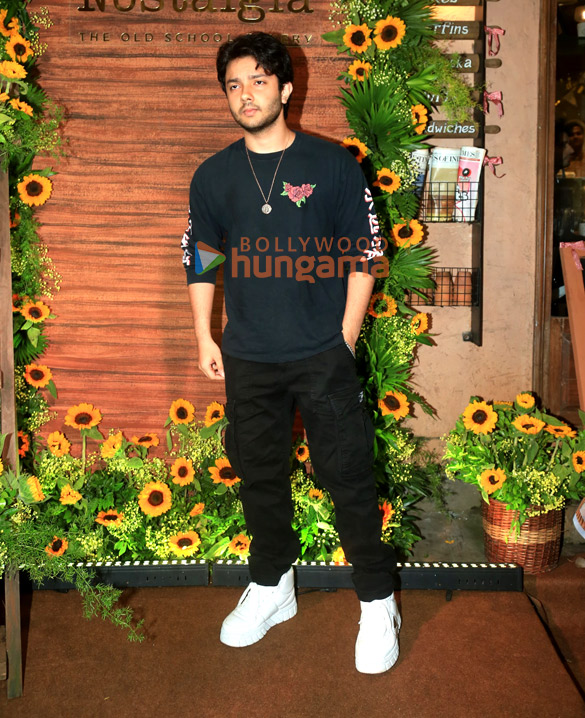 photos ranbir kapoor arjun kapoor anjini dhawan and others snapped at nostalgia the old school bakery in bandra 10