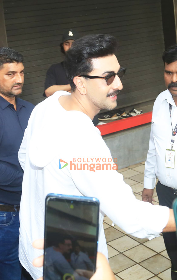 photos ranbir kapoor snapped in bandra 2 9