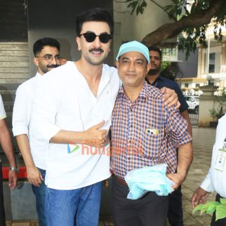 Photos: Ranbir Kapoor snapped in Bandra