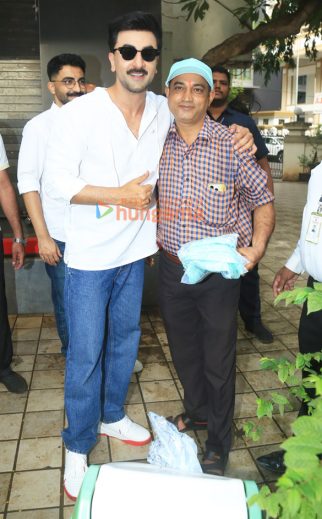 Photos: Ranbir Kapoor snapped in Bandra
