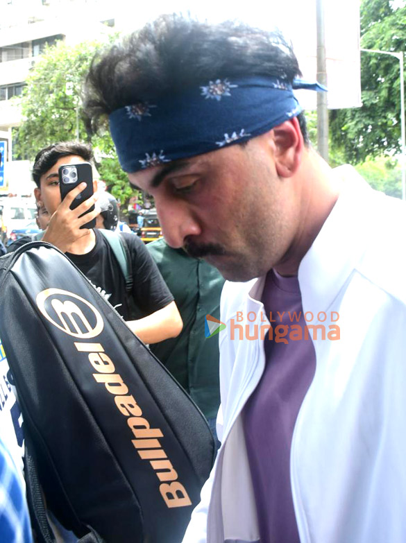 photos ranbir kapoor snapped in bandra 4 5