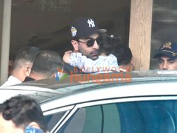 Photos: Ranbir Kapoor snapped with his daughter at the Kalina airport