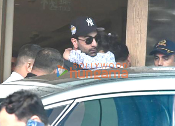 Photos: Ranbir Kapoor snapped with his daughter at the Kalina airport