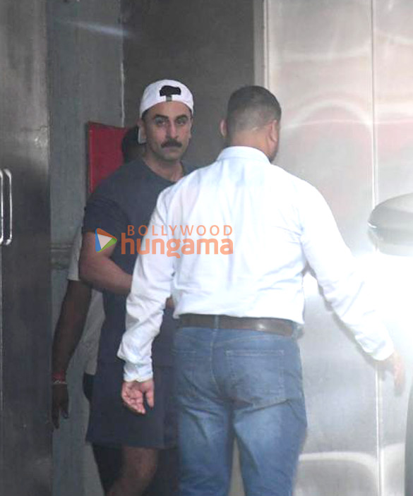 photos ranbir kapoor spotted outside a clinic in bandra 4 2