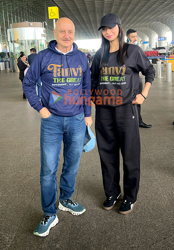 photos rashmika mandanna anupam kher shubhangi and others snapped at the airport 2