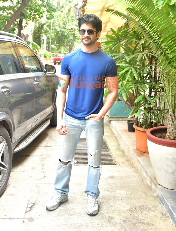 photos rohit saraf snapped in juhu 3