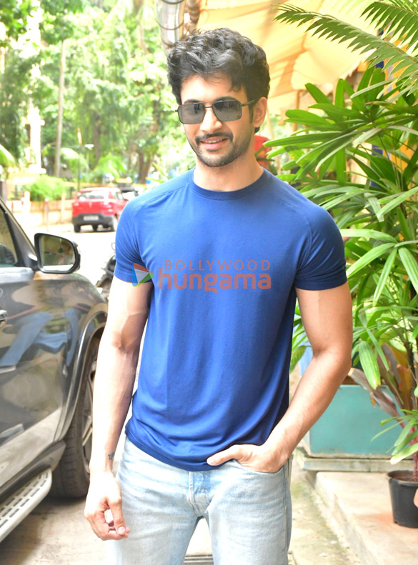 photos rohit saraf snapped in juhu 4