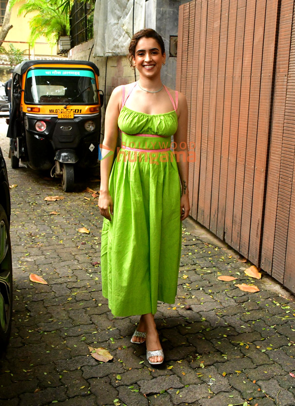 photos sanya malhotra snapped in juhu 1 12