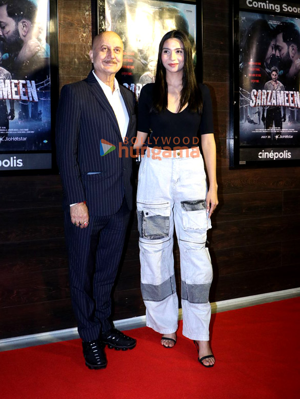 photos sara ali khan anjini dhawan and others grace the premiere of sarzameen 8