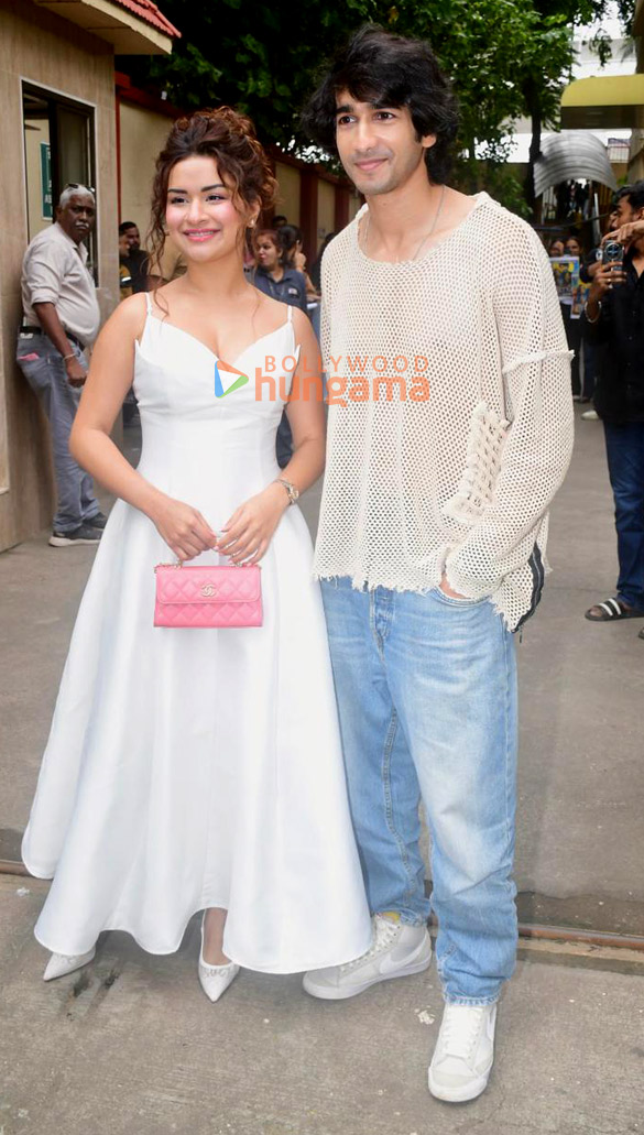 Photos: Shantanu Maheshwari and Avneet Kaur spotted at Lala Lajpat Rai College promoting ‘Bade Din Huye’ from their movie ‘Love In Vietnam’