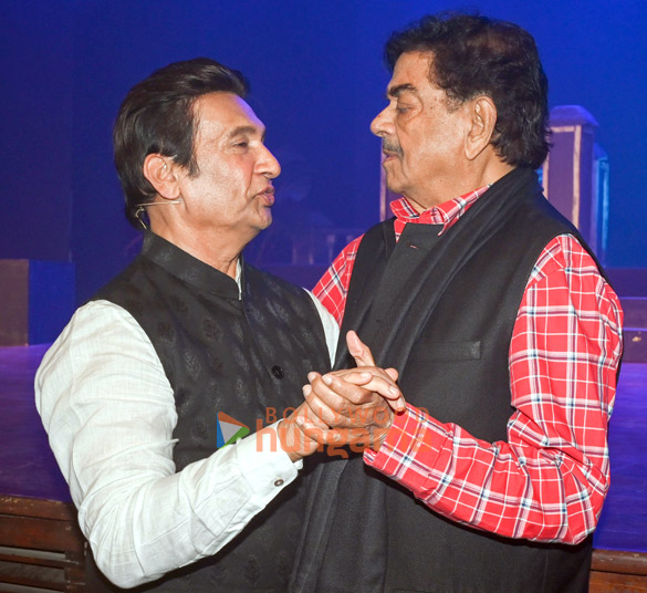 photos shekhar suman geetika tyagi shatrughan sinha anees bazmee and others snapped attending the upcoming play ek mulaqat 5