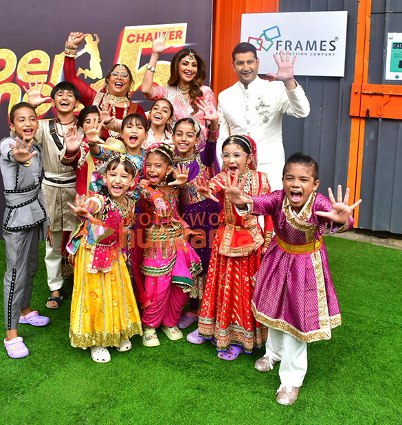 Photos: Shilpa Shetty, Geeta Kapur and others snapped on the sets of Super Dancer 5 Photos: Shilpa Shetty, Geeta Kapur and others snapped on the sets of Super Dancer 5