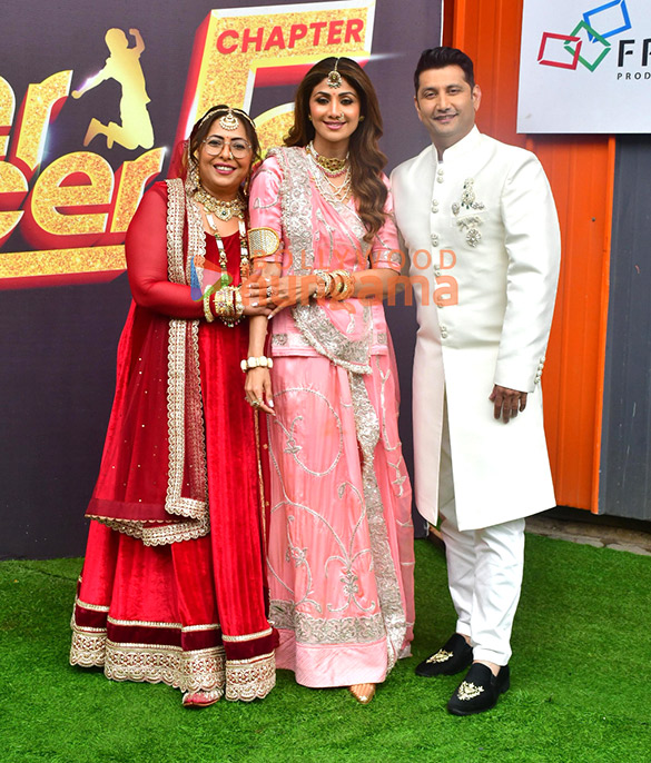 photos shilpa shetty geeta kapur and others snapped on the sets of super dancer 5 5
