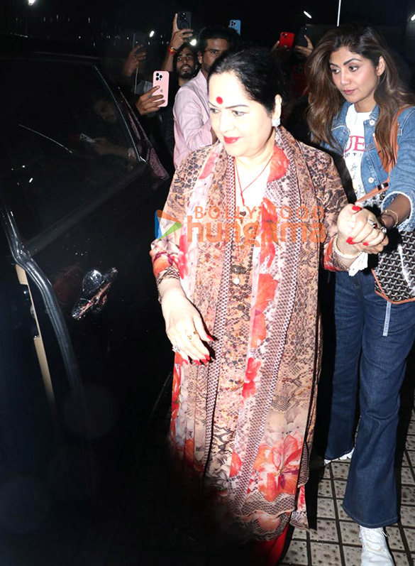 photos shilpa shetty spotted with family at pvr juhu 1