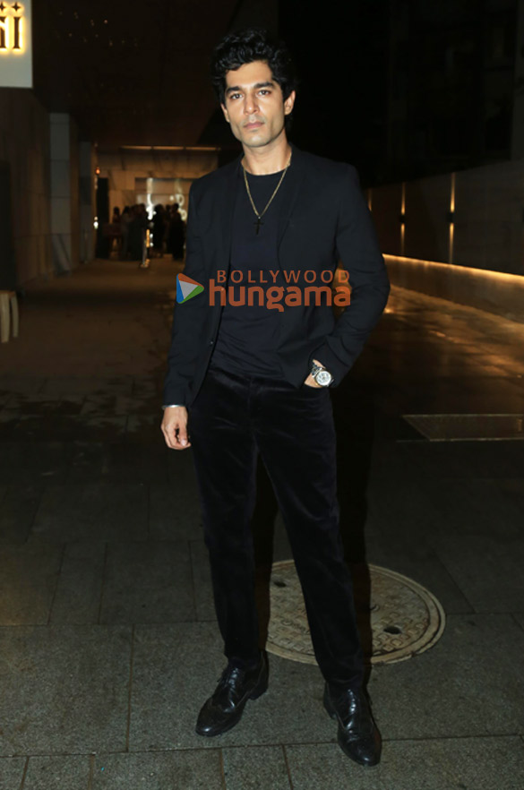 photos sonnalli seygall amyra dastur and others snapped in santacruz 1