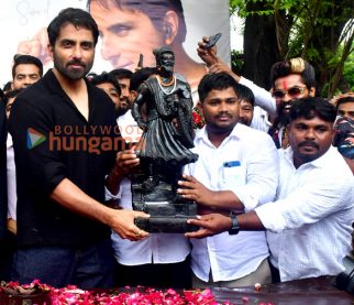 Photos: Sonu Sood celebrates his birthday with fans