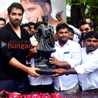 Photos: Sonu Sood celebrates his birthday with fans