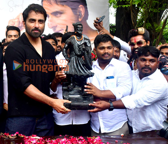 Photos: Sonu Sood celebrates his birthday with fans Photos: Sonu Sood celebrates his birthday with fans