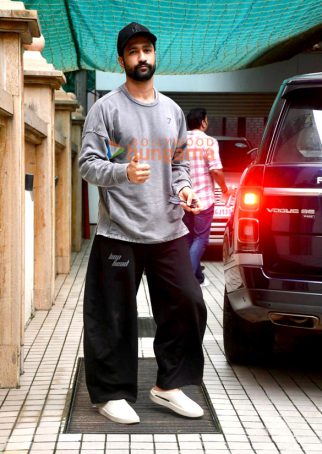 Photos: Vicky Kaushal snapped in Khar