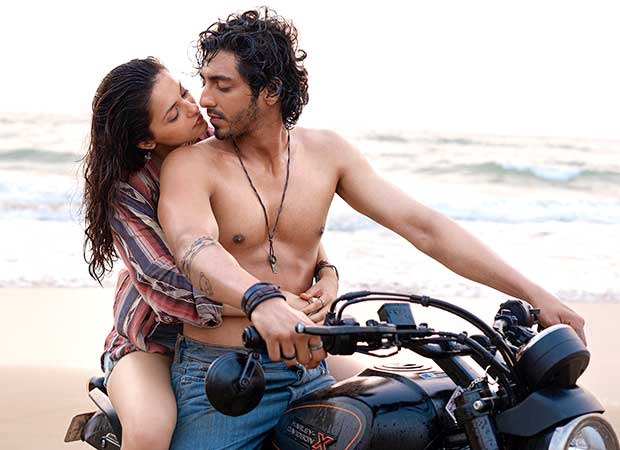 Trade experts praise Saiyaara's lead actors, Ahaan Panday and Aneet Padda, and discuss what lies next for them: "Woh jo launde ro rahe hai na theatre mein, woh apne aap ko Ahaan Panday mein dekh rahe hai; Aneet also left an impression… casting is perfect and it worked with the audience"