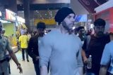 Sohail Khan spotted with ex wife Seema at the airport