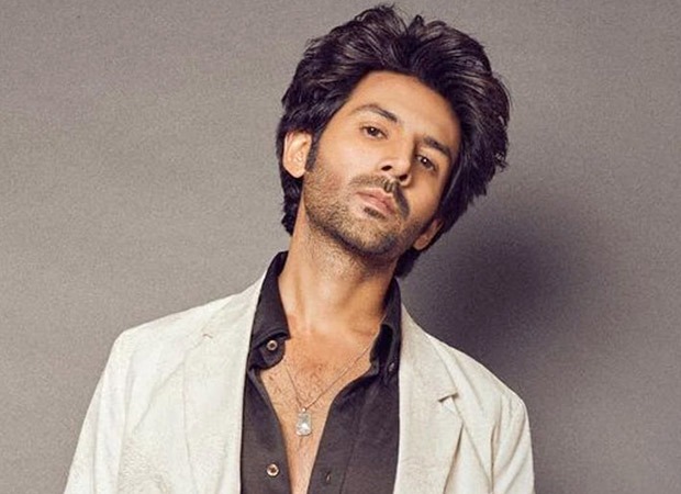 Kartik Aaryan overwhelmed by fans outside hotel in Rajasthan during Tu Meri Main Tera Main Tera Tu Meri shoot; watch