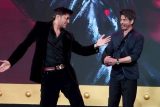 SRK & Rajat Bedi’s fun interaction at Ba***ds of Bollywood Trailer Launch