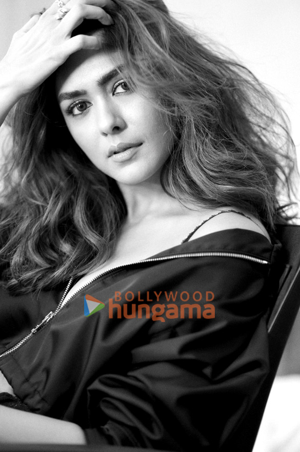 mrunal thakur 7 30