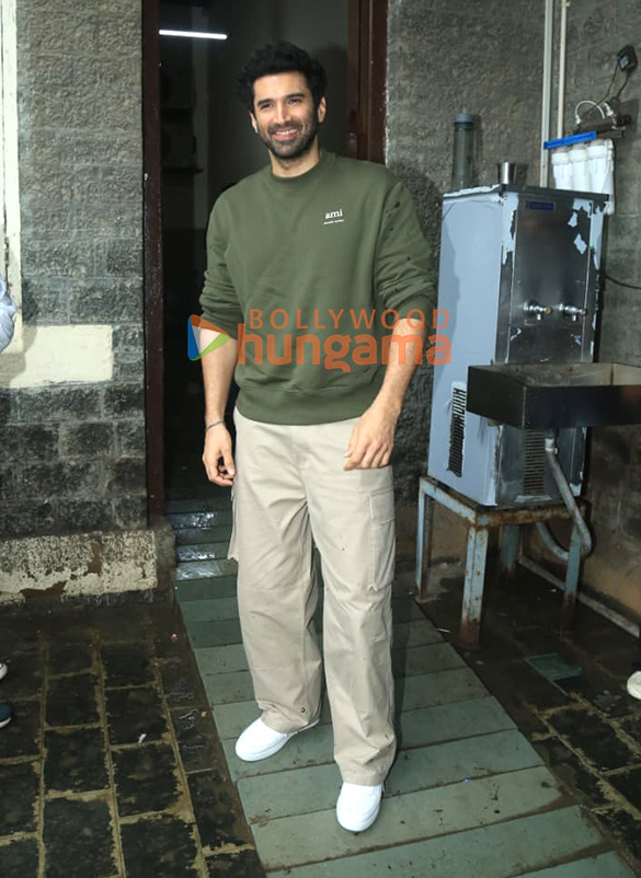 photos aditya roy kapur snapped in town 3