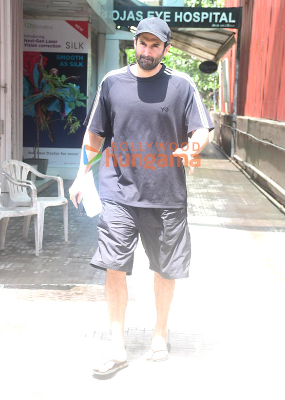 photos aditya roy kapur snapped outside an eye clinic in bandra 4