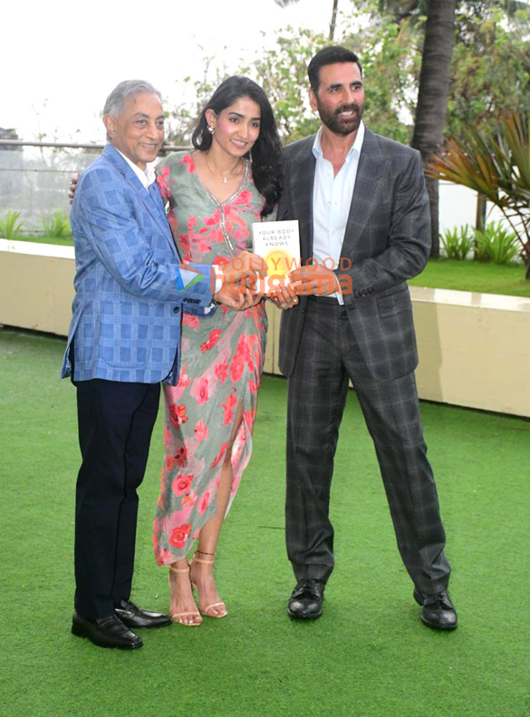 Photos: Akshay Kumar snapped attending a book launch
