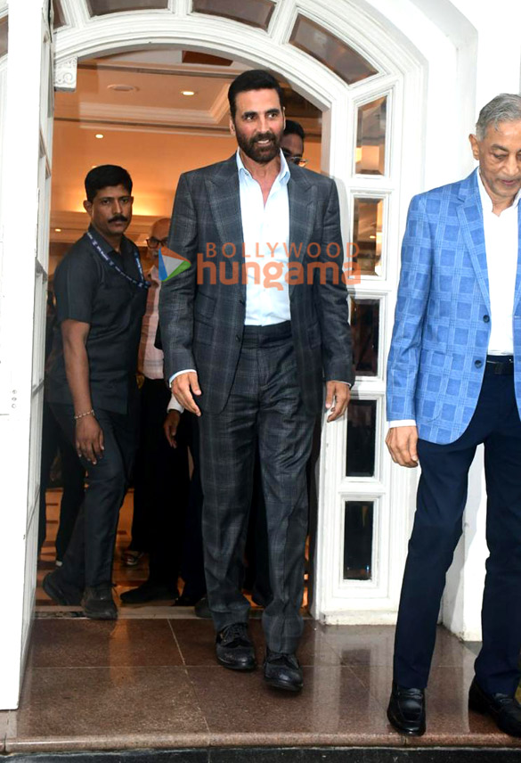 photos akshay kumar snapped attending a book launch 5