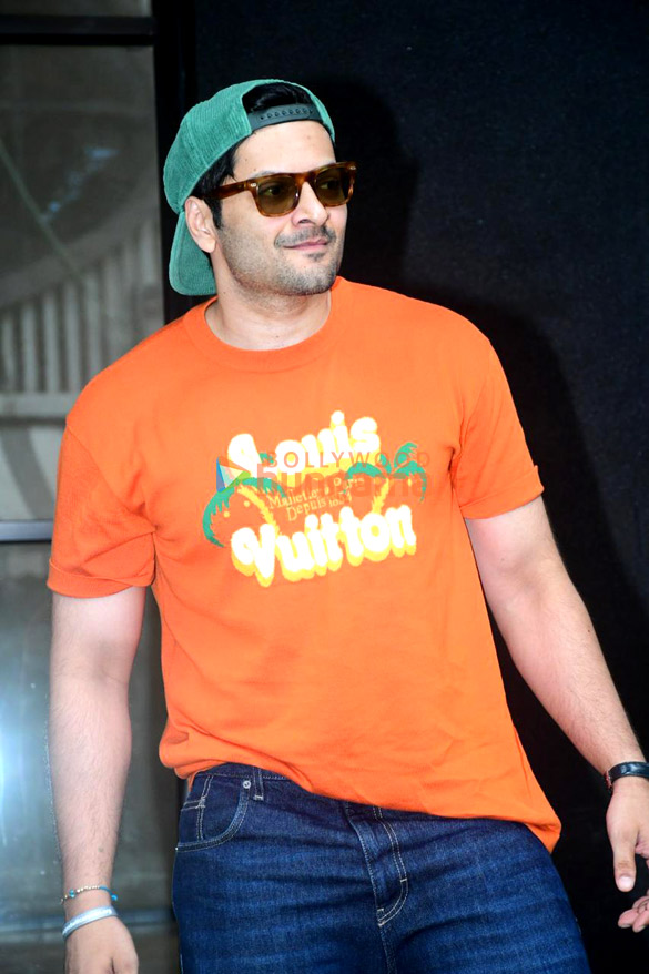 Photos: Ali Fazal, Rasika Dugal, Shweta Tripathi, Harshita Gaur, Shriya Pilgaonkar and others snapped at the muhurat pooja of the movie Mirzapur outside Excel Entertainment’s office in Bandra Photos: Ali Fazal, Rasika Dugal, Shweta Tripathi, Harshita Gaur, Shriya Pilgaonkar and others snapped at the muhurat pooja of the movie Mirzapur outside Excel Entertainment’s office in Bandra